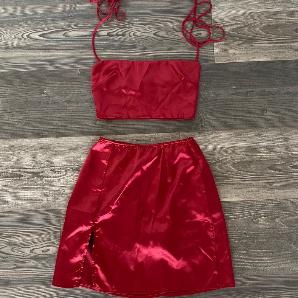 Lucy in the Sky “Leslie Satin Slit Set” 🥀
